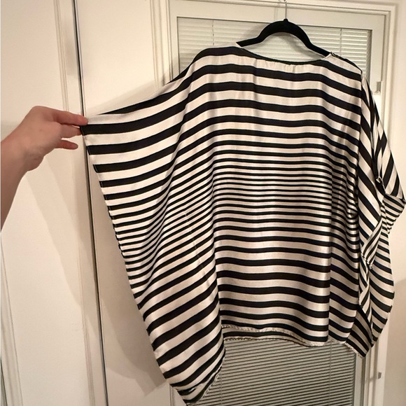 Kate Landry Silky Striped Poncho Large - Picture 3 of 4